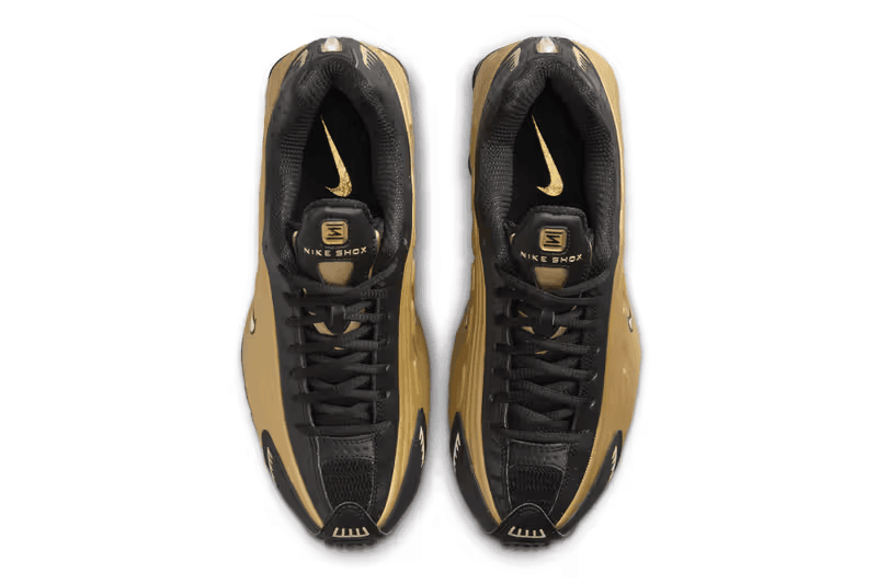 近賞 Nike Shox R4 最新配色「Black/Metallic Gold」官方圖輯