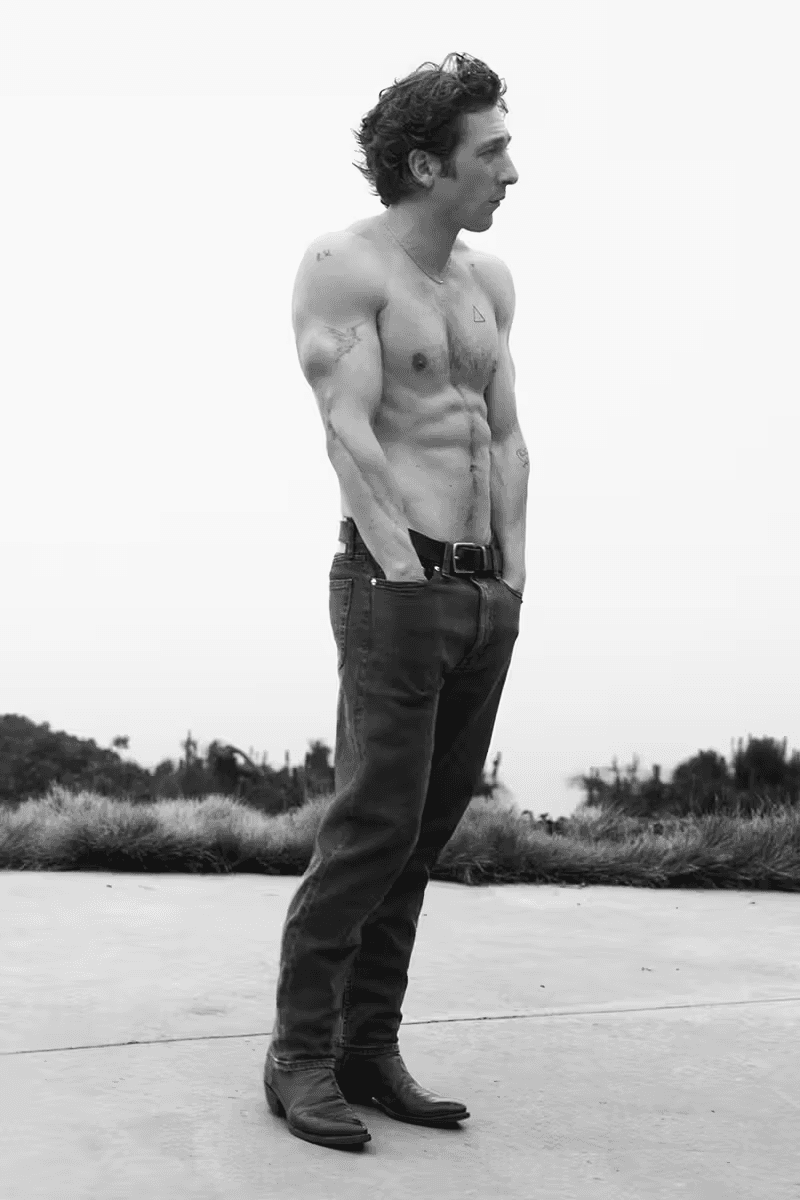 Calvin Klein 再次攜手 Jeremy Allen White 演繹 2024 最新秋季系列形象大片
