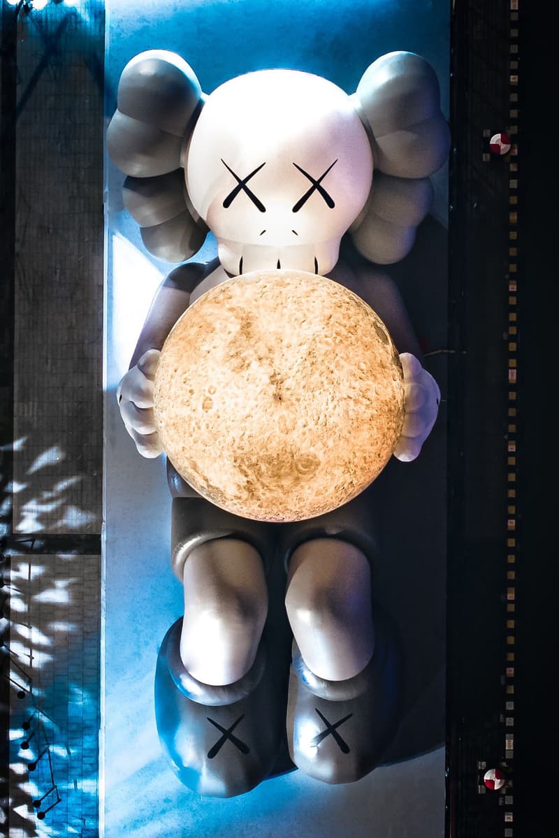 《KAWS:HOLIDAY》上海站正式開幕進駐上海著名地標北外灘碼頭