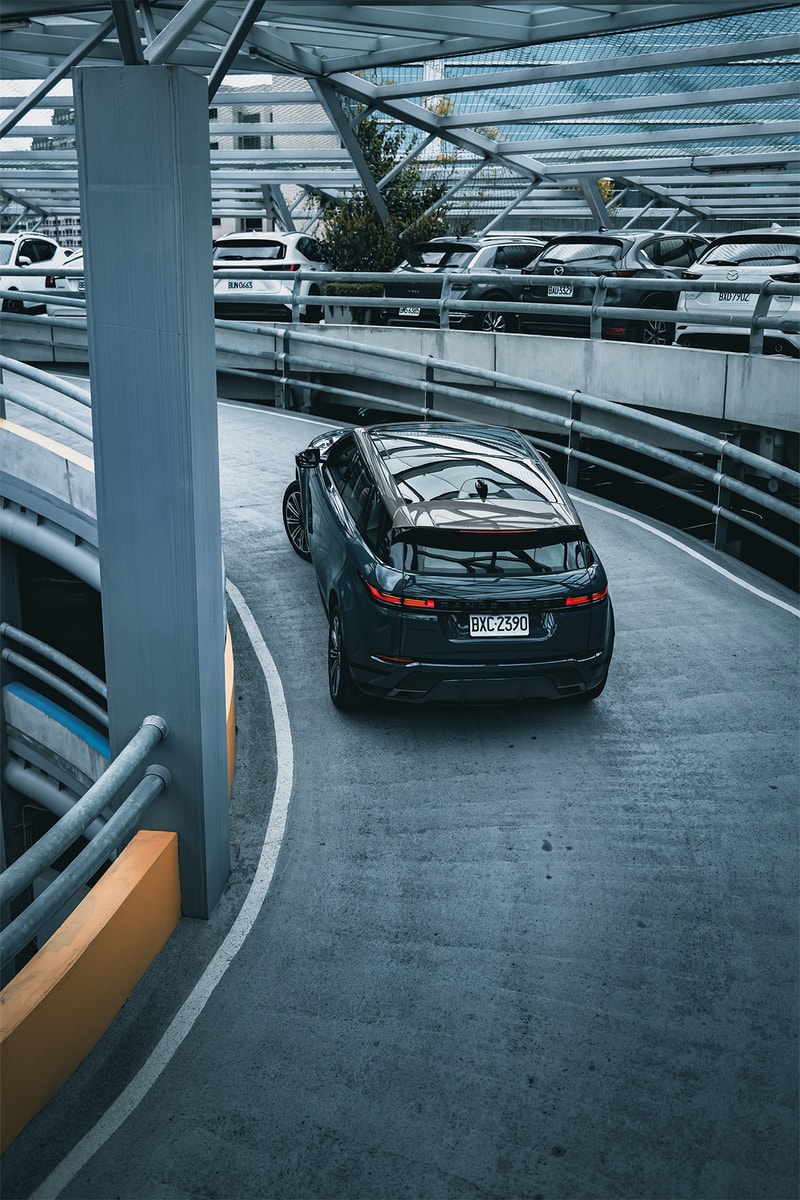 優雅出行，Hypebeast 實測 2024 Range Rover Evoque 旅行車