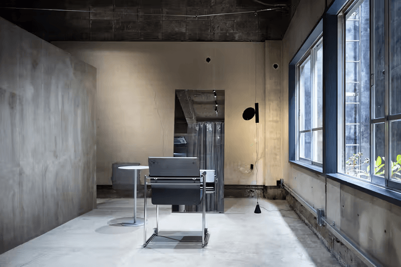 粗獷主義風格！走進日本全新美髮沙龍 Tagi