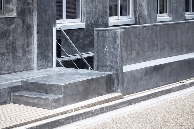 粗獷主義風格！走進日本全新美髮沙龍 Tagi