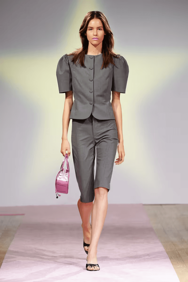 Sandy Liang 正式發佈 2025 春夏系列大秀