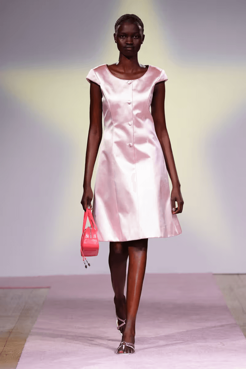 Sandy Liang 正式發佈 2025 春夏系列大秀