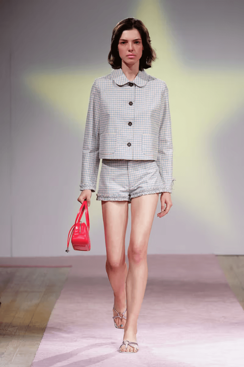 Sandy Liang 正式發佈 2025 春夏系列大秀