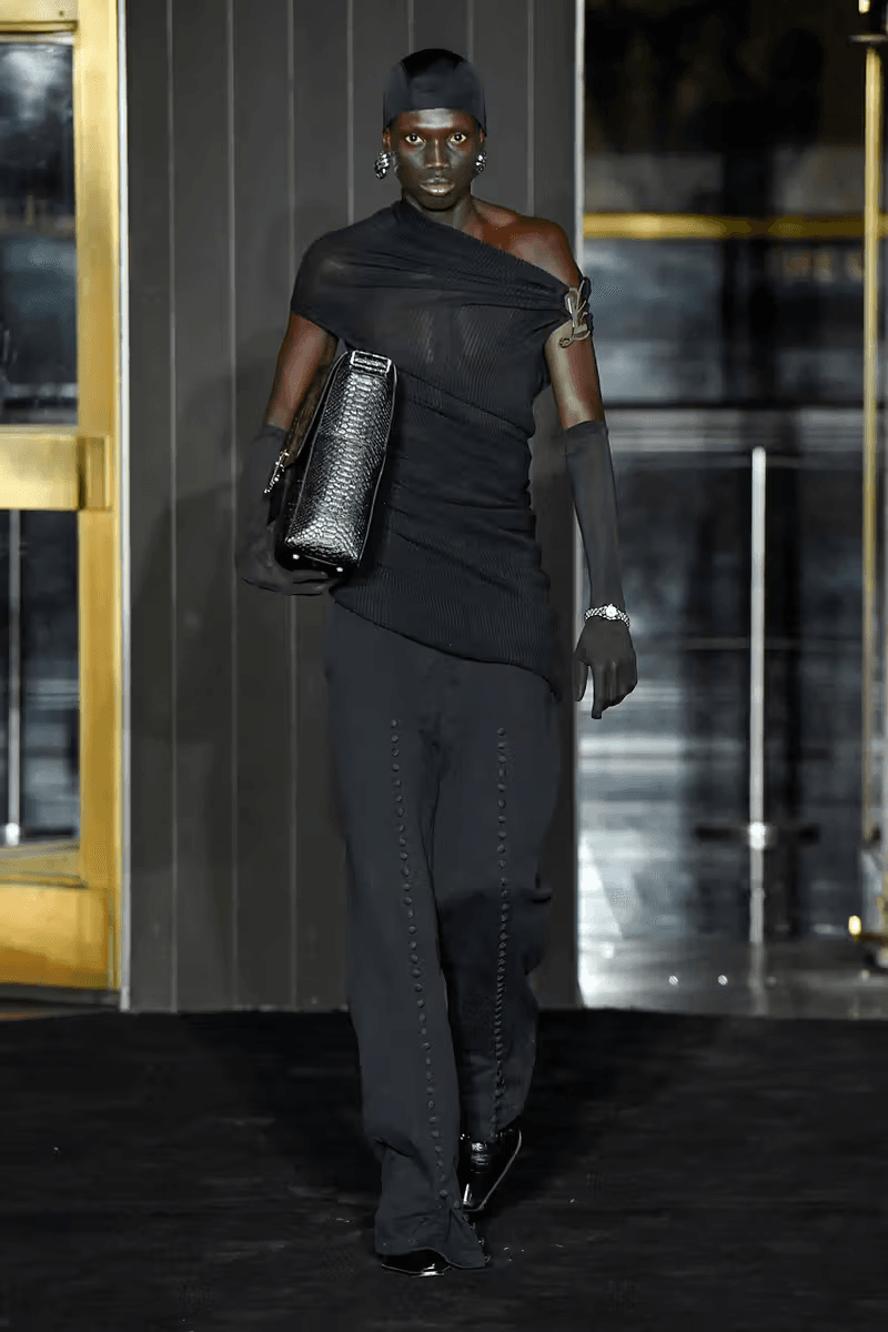 Luar 正式發佈 2025 春夏系列大秀