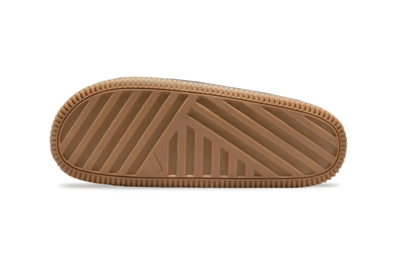 率先近賞 Nike Calm Slides 全新配色「Black Gum」