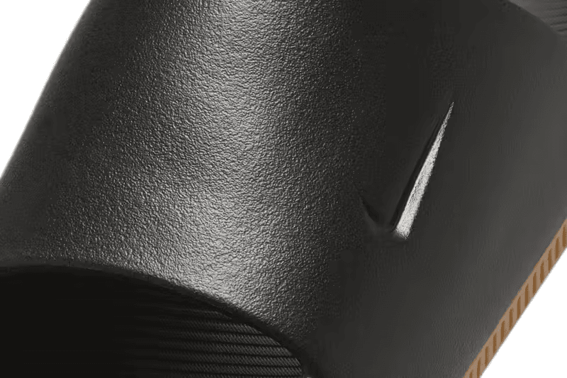 率先近賞 Nike Calm Slides 全新配色「Black Gum」