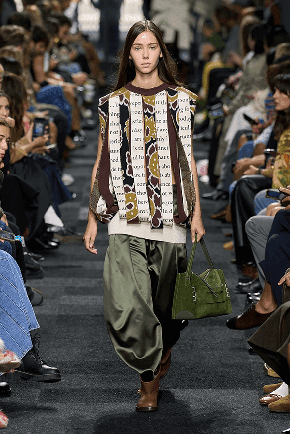 JW Anderson 2025 春夏女裝系列大秀登場