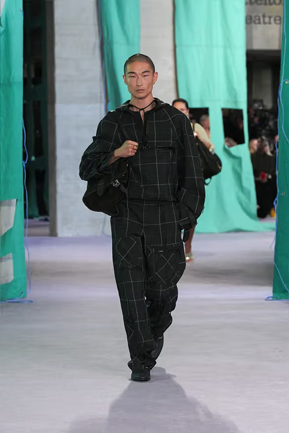 夏日探險！Daniel Lee 執掌 Burberry 2025 夏季系列大秀正式登場