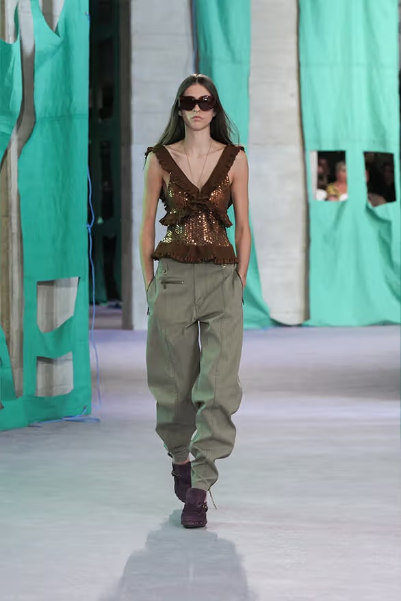 夏日探險！Daniel Lee 執掌 Burberry 2025 夏季系列大秀正式登場