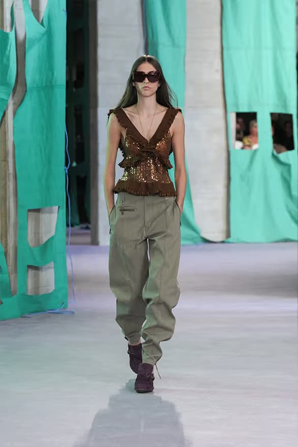 夏日探險!Daniel Lee 執掌 Burberry 2025 夏季系列大秀正式登場