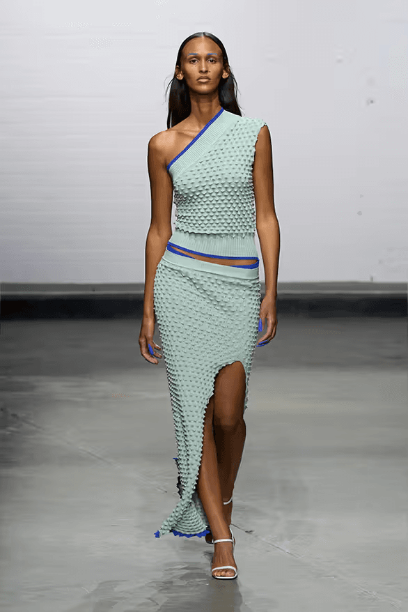 Chet Lo 正式發佈 2025 春夏系列大秀