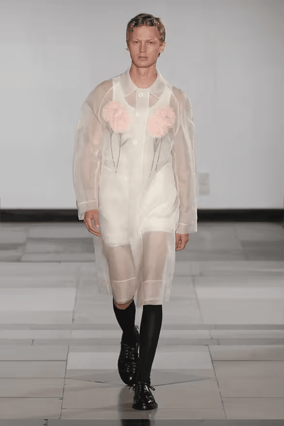 Simone Rocha 正式發佈 2025 全新春夏系列大秀