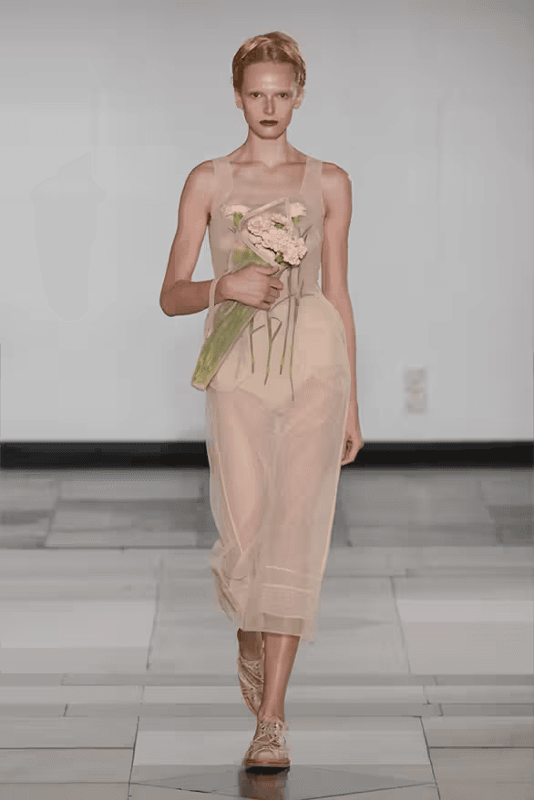 Simone Rocha 正式發佈 2025 全新春夏系列大秀