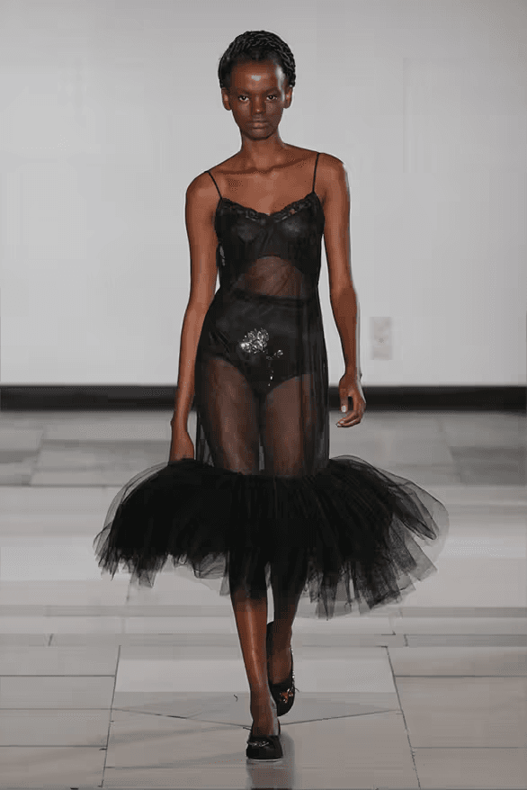 Simone Rocha 正式發佈 2025 全新春夏系列大秀