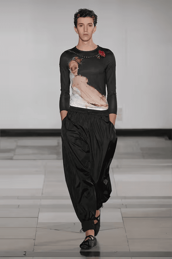 Simone Rocha 正式發佈 2025 全新春夏系列大秀