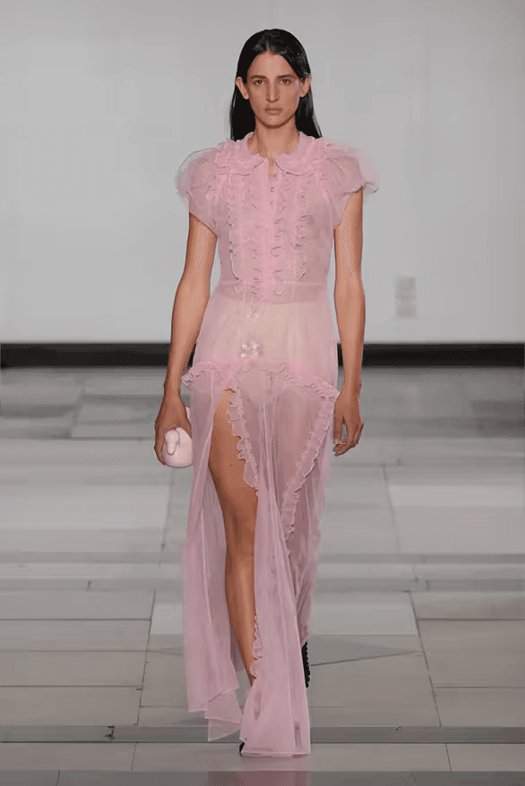 Simone Rocha 正式發佈 2025 全新春夏系列大秀