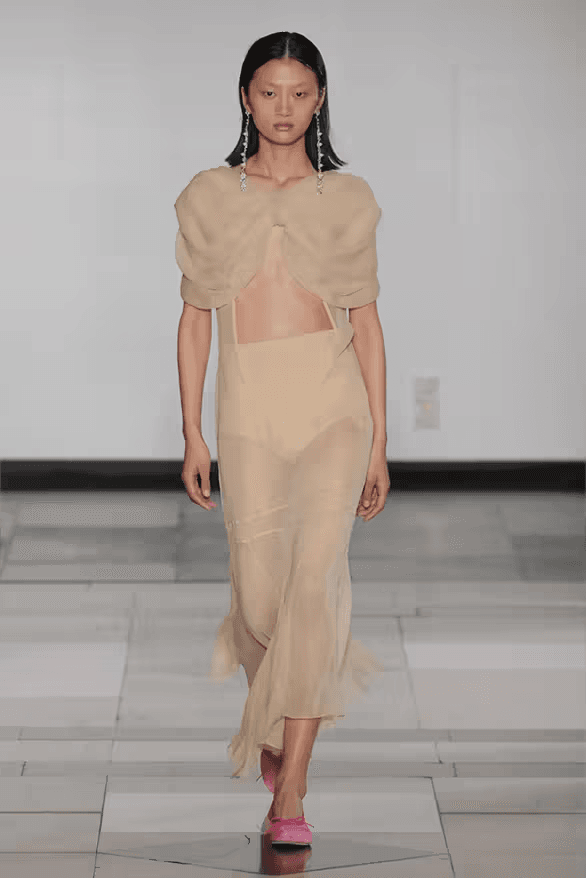 Simone Rocha 正式發佈 2025 全新春夏系列大秀