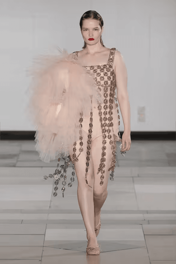 Simone Rocha 正式發佈 2025 全新春夏系列大秀