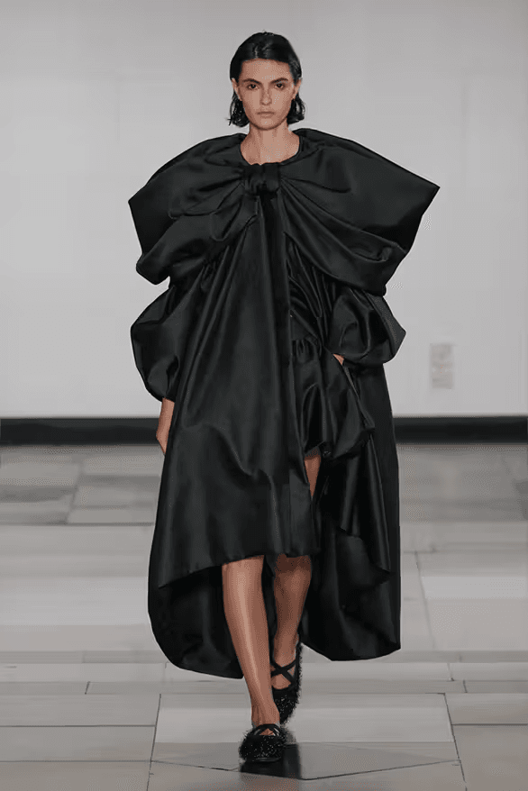 Simone Rocha 正式發佈 2025 全新春夏系列大秀