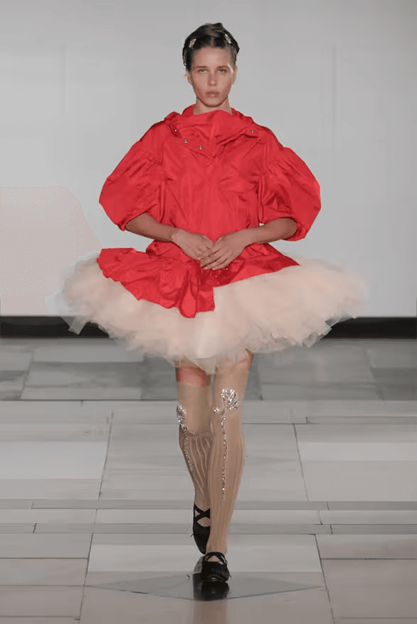 Simone Rocha 正式發佈 2025 全新春夏系列大秀