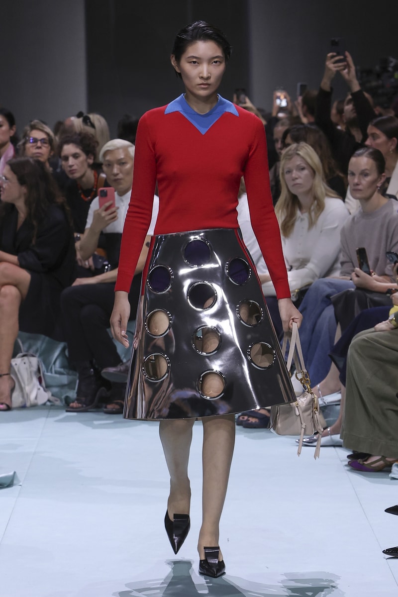 Prada 正式發佈 2025 春夏女裝系列大秀