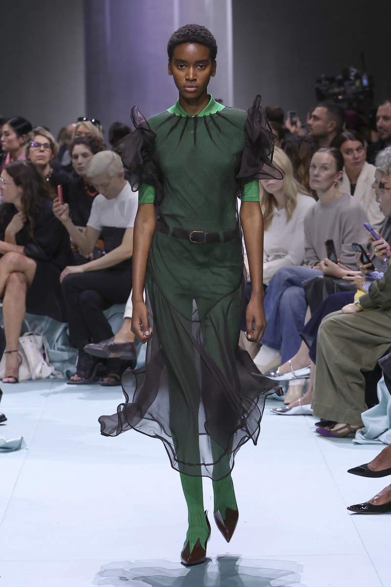 Prada 正式發佈 2025 春夏女裝系列大秀
