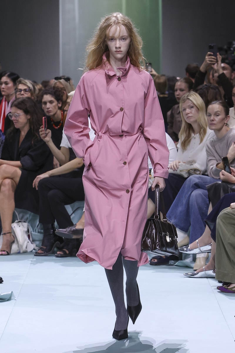 Prada 正式發佈 2025 春夏女裝系列大秀