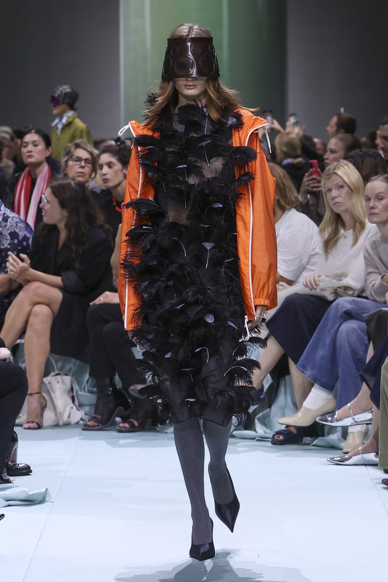 Prada 正式發佈 2025 春夏女裝系列大秀