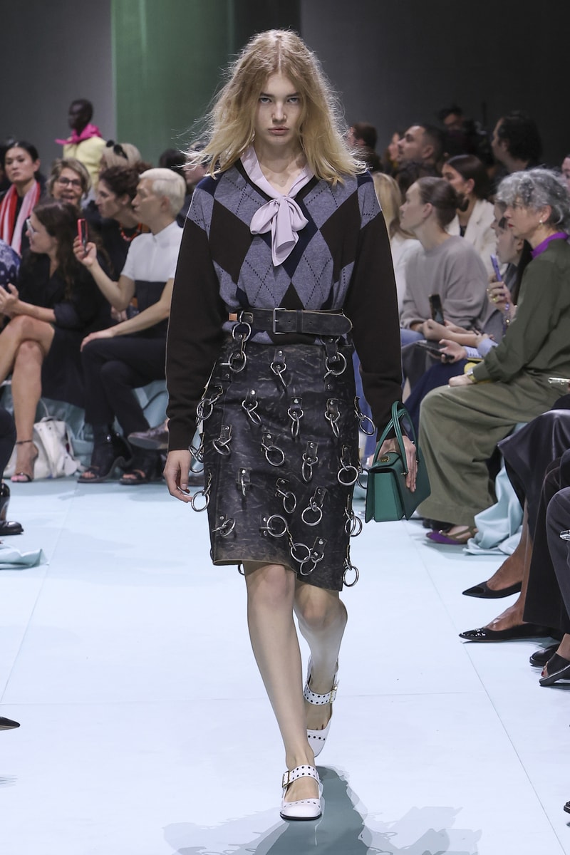 Prada 正式發佈 2025 春夏女裝系列大秀