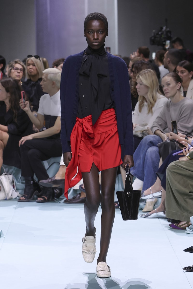 Prada 正式發佈 2025 春夏女裝系列大秀