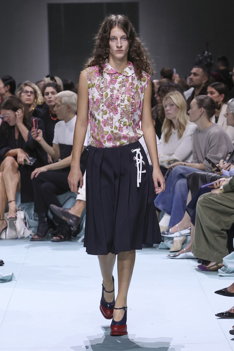 Prada 正式發佈 2025 春夏女裝系列大秀