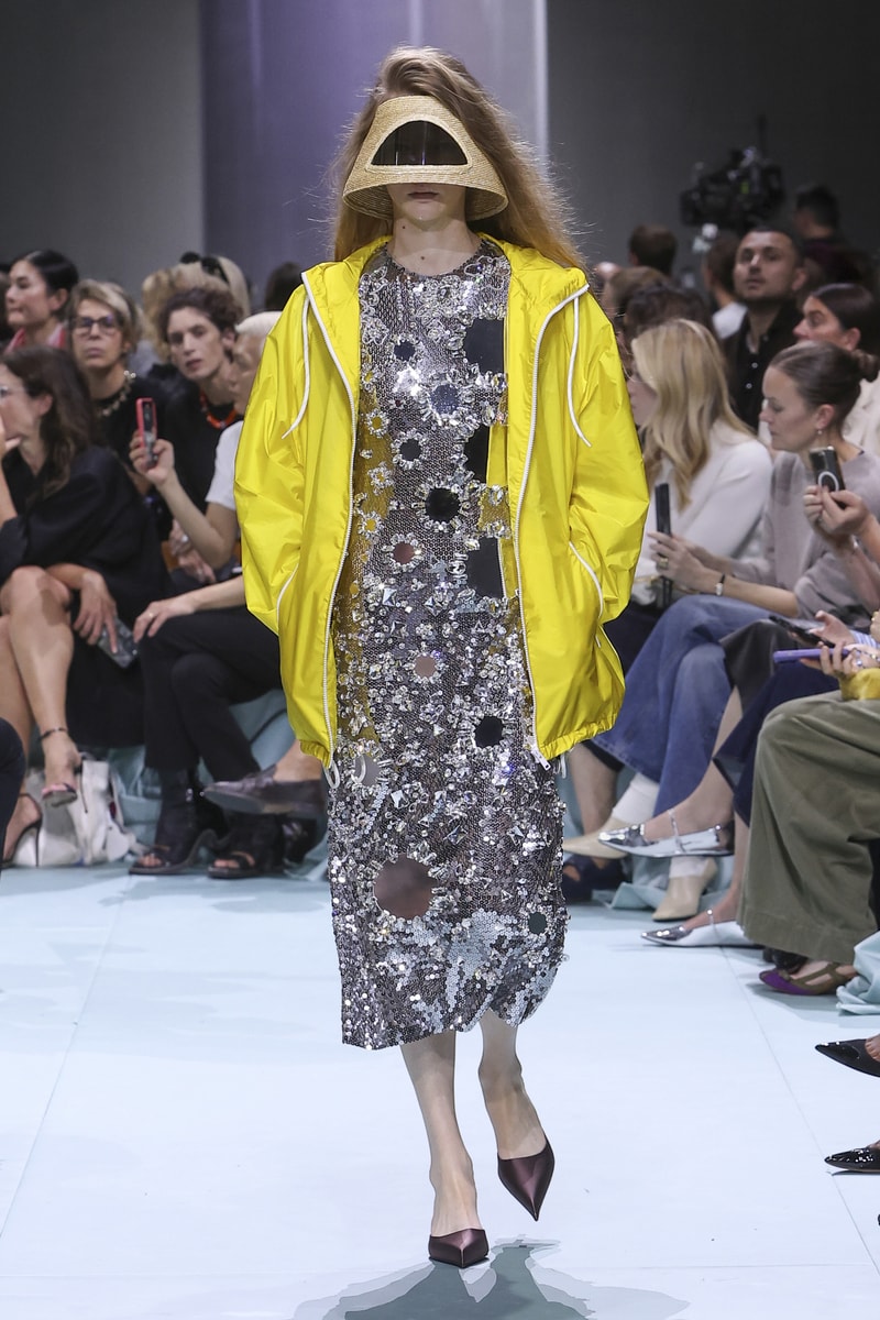 Prada 正式發佈 2025 春夏女裝系列大秀