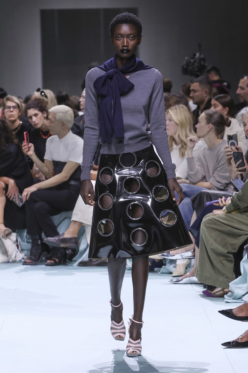 Prada 正式發佈 2025 春夏女裝系列大秀