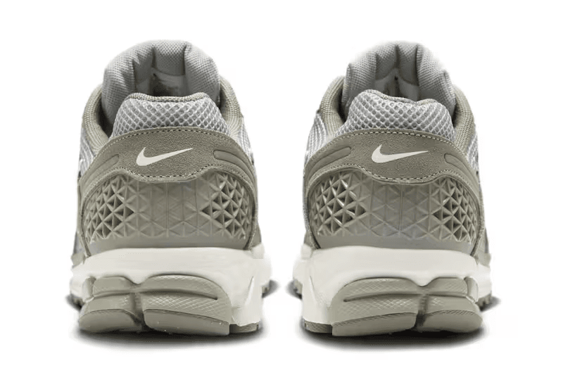 Nike Zoom Vomero 5 全新配色「Dark Stucco」率先亮相