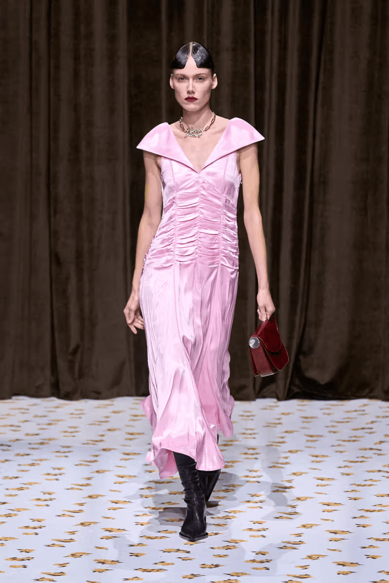 Jil Sander 正式發佈 2025 春夏系列大秀