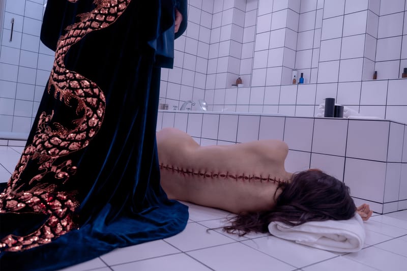 血肉縫合 & 肉體恐懼！話題驚悚電影《懼裂/完美物質 The Substance》即將登陸港台上映