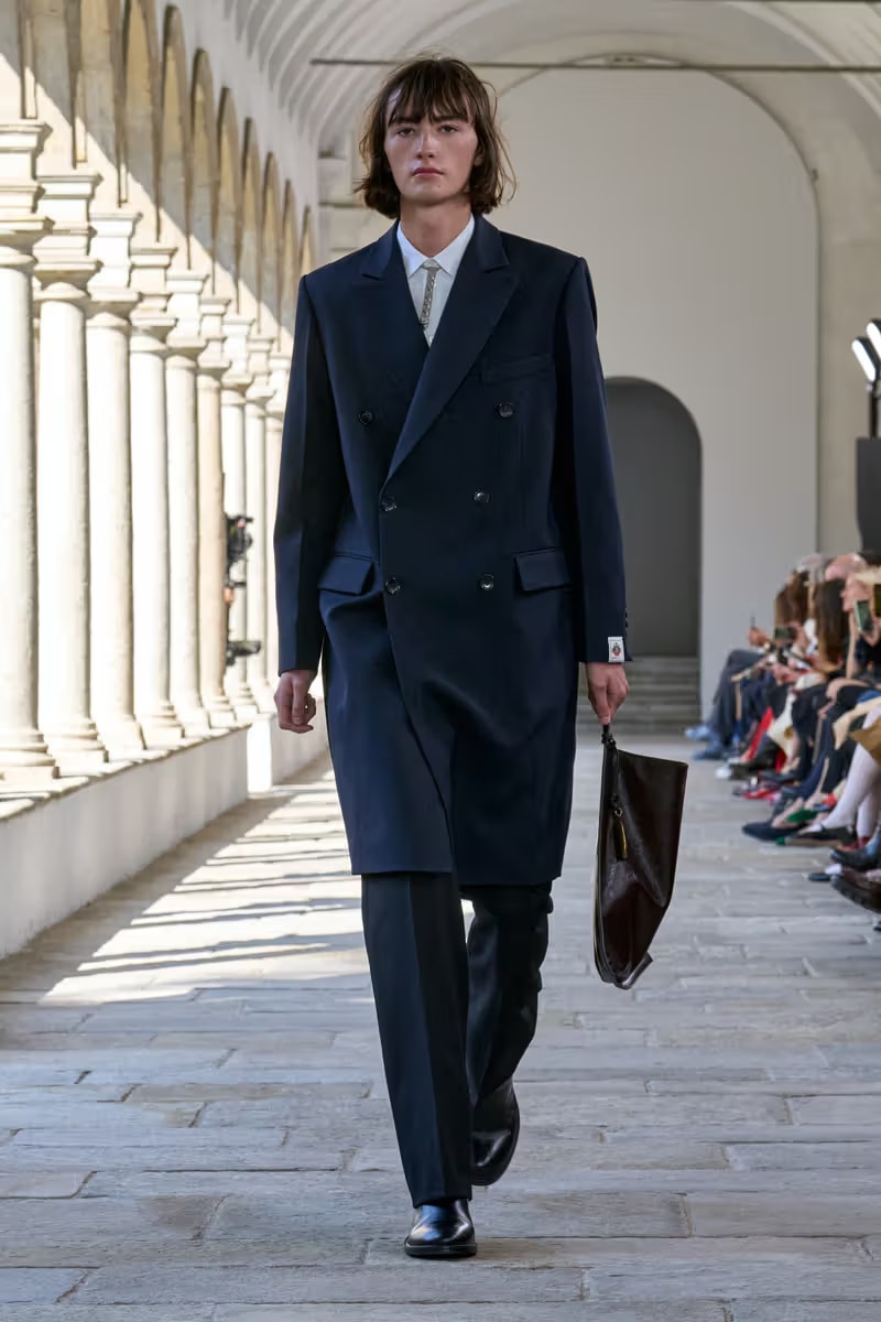 Simone Bellotti 執掌 Bally 2025 春夏系列大秀正式登場
