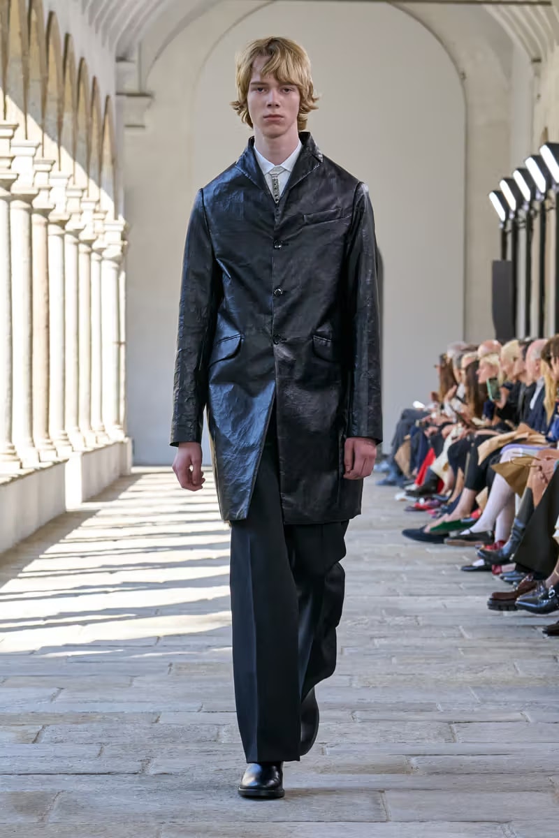 Simone Bellotti 執掌 Bally 2025 春夏系列大秀正式登場