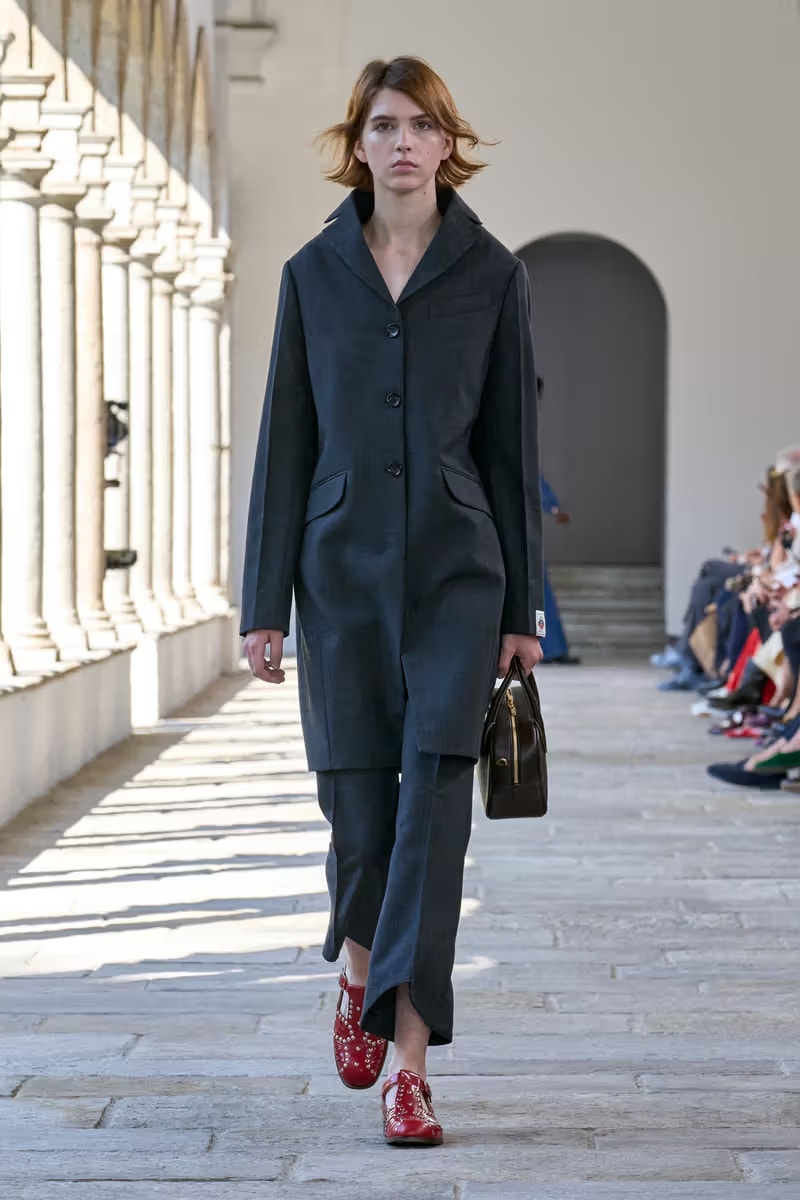 Simone Bellotti 執掌 Bally 2025 春夏系列大秀正式登場