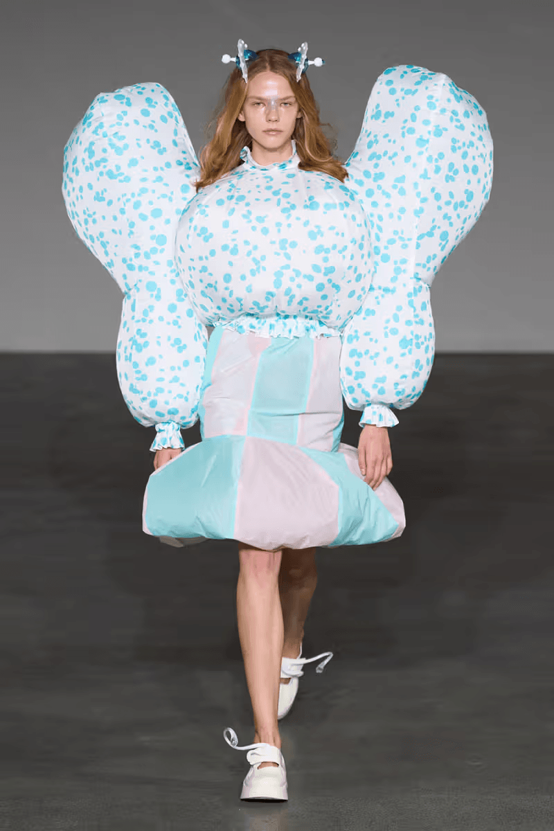 用「風」防風？ANREALAGE 正式發佈 2025 春夏系列大秀