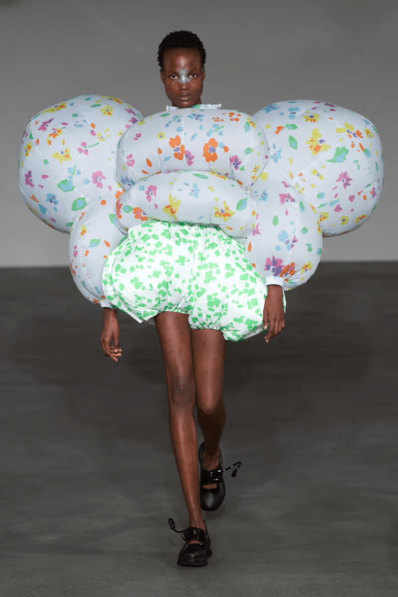 用「風」防風？ANREALAGE 正式發佈 2025 春夏系列大秀