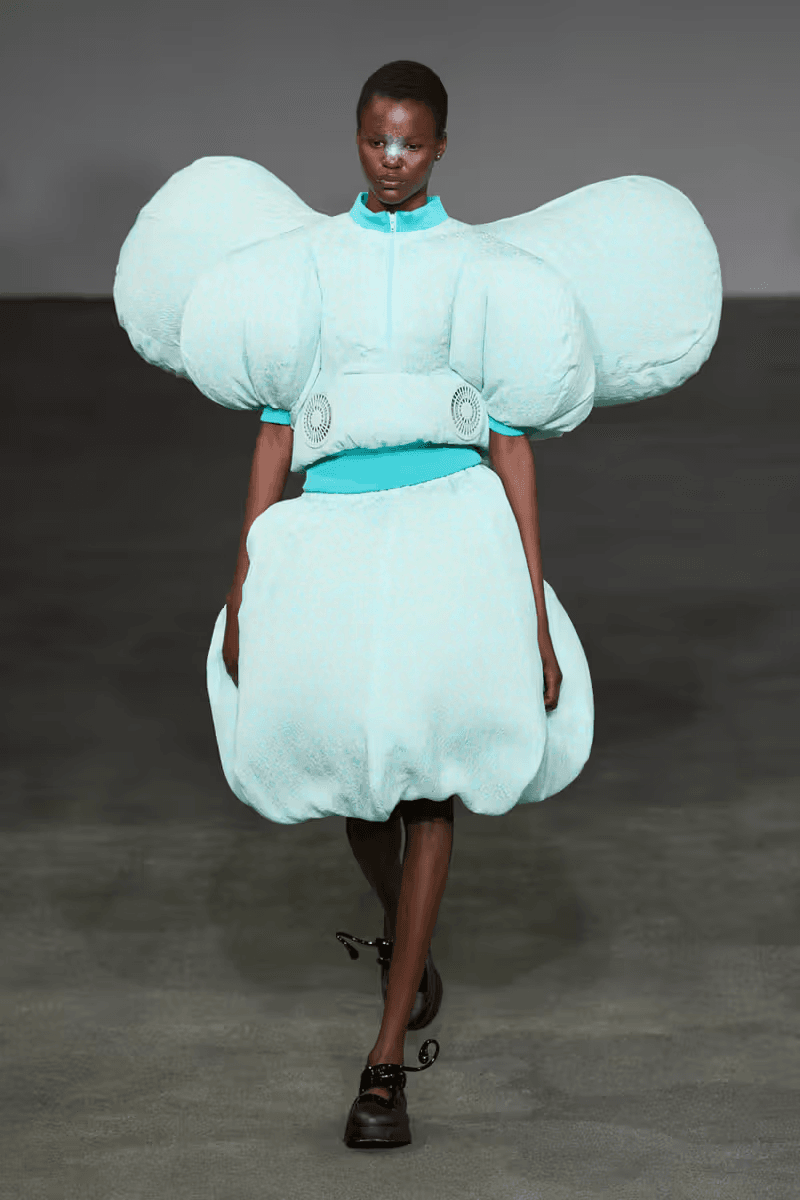 用「風」防風？ANREALAGE 正式發佈 2025 春夏系列大秀