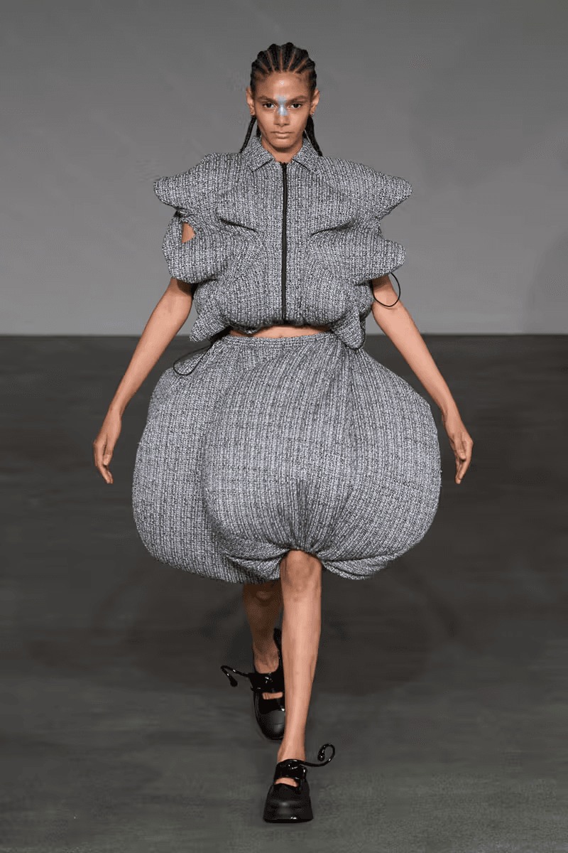 用「風」防風？ANREALAGE 正式發佈 2025 春夏系列大秀