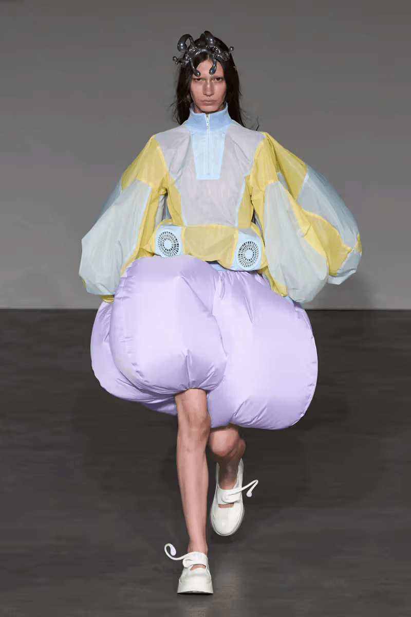 用「風」防風？ANREALAGE 正式發佈 2025 春夏系列大秀