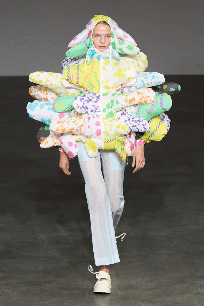 用「風」防風？ANREALAGE 正式發佈 2025 春夏系列大秀