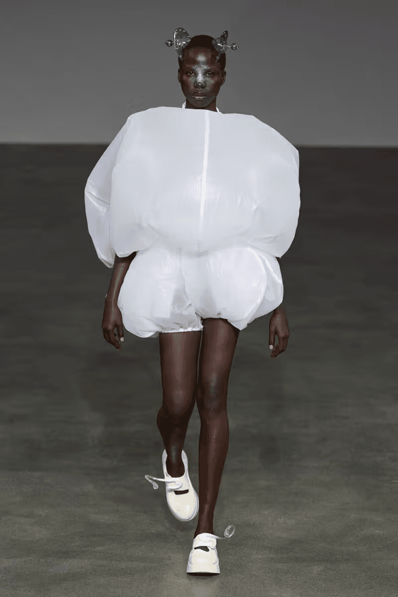 用「風」防風？ANREALAGE 正式發佈 2025 春夏系列大秀