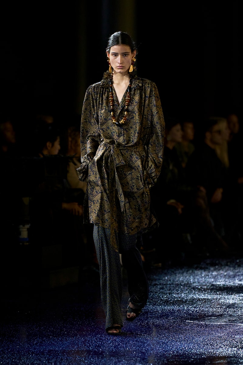 Saint Laurent 2025 夏季女裝系列大秀正式登場