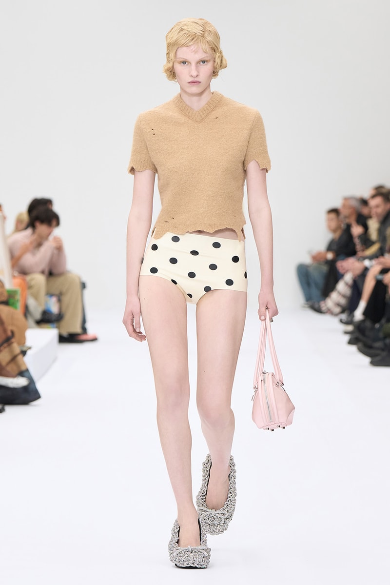 Acne Studios 2025 春夏女裝系列大秀正式登場